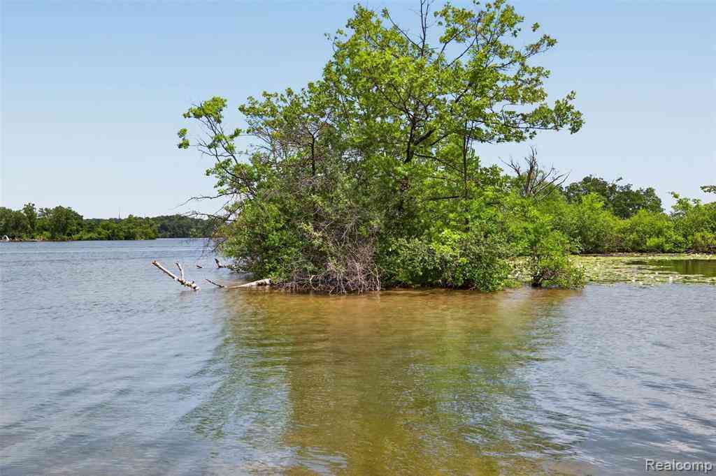 Vacant Land For Sale - VAC Island On Pontiac Lake  <br/> White Lake, MI 48386