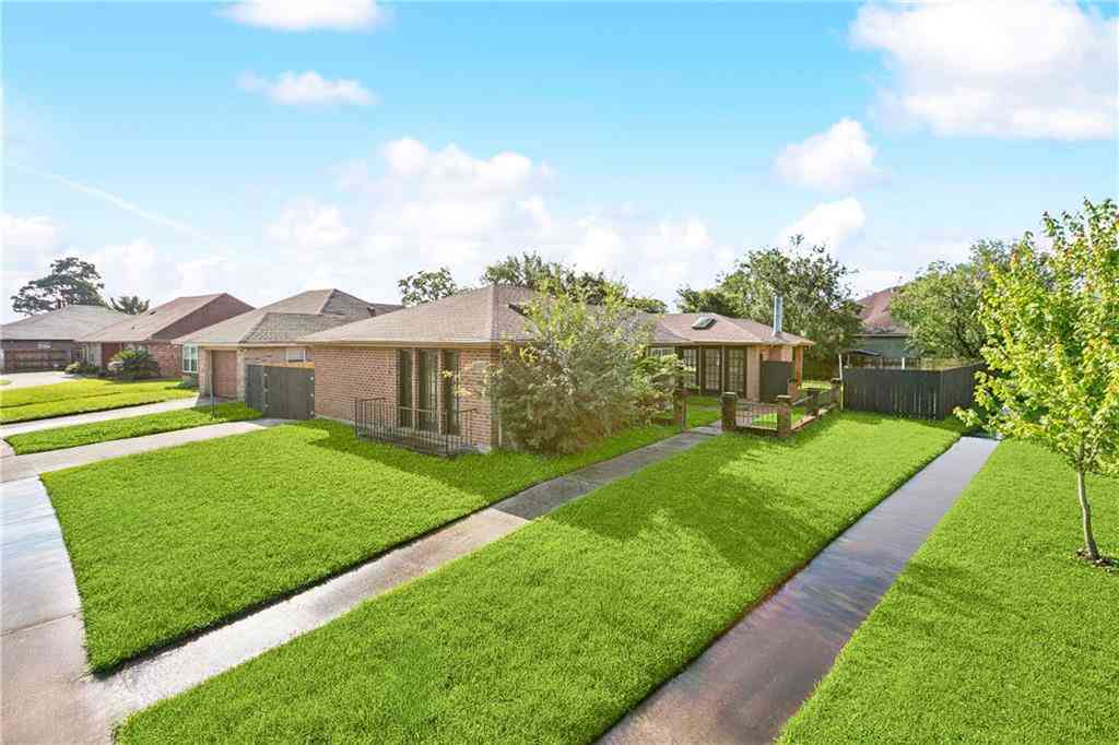 Homes For Sale - 11100 N Idlewood Court<br/> New Orleans, LA 70128