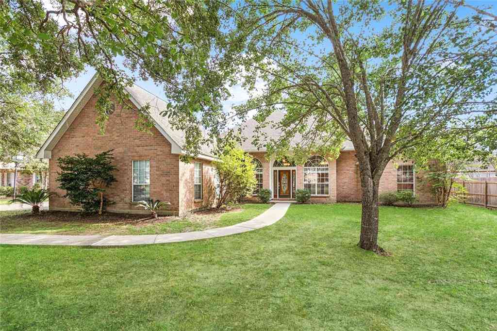 Homes For Sale - 200 Leeds Drive<br/> Slidell, LA 70461