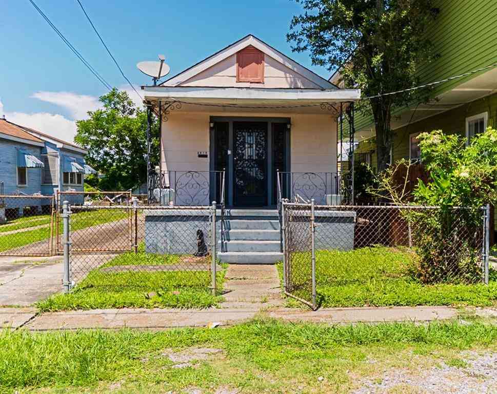 Homes For Sale - 8819 Fig Street<br/> New Orleans, LA 70118