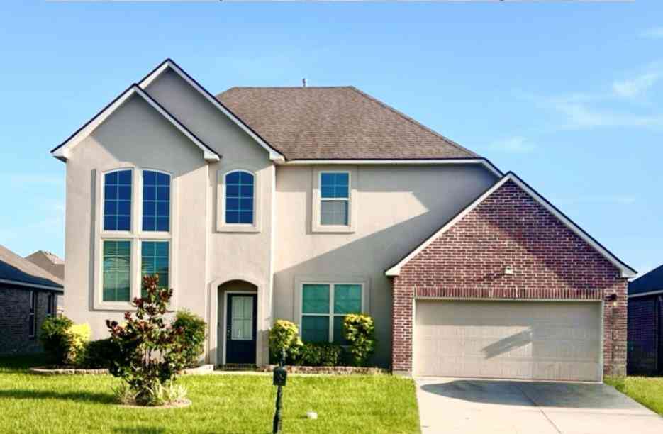 Homes For Sale - 668 Lakeshore Village Drive E<br/> Slidell, LA 70461