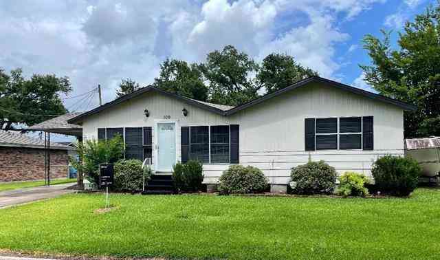 Homes For Sale - 109 Rosewood Drive<br/> Houma, LA 70360
