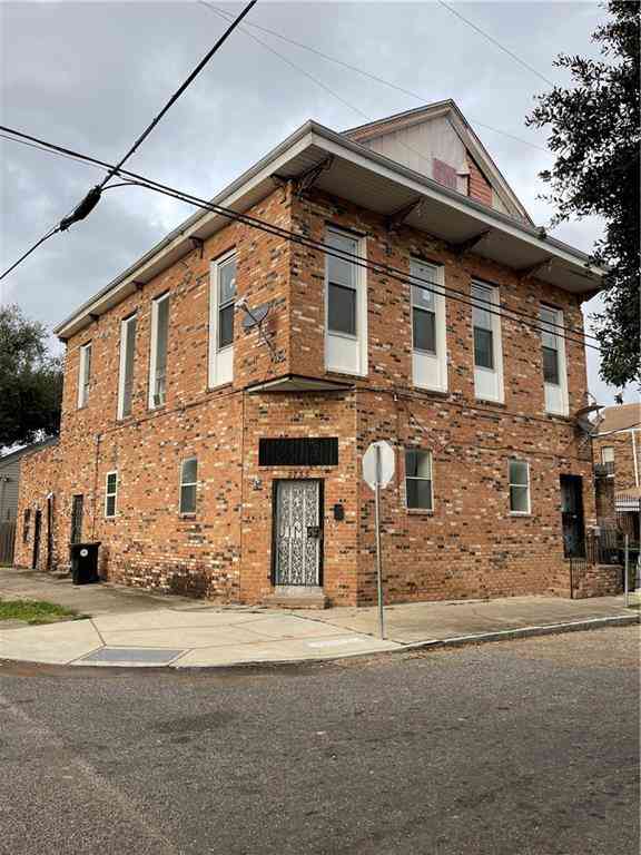 Homes For Rent - 2733 Danneel Street<br/> New Orleans, LA 70113