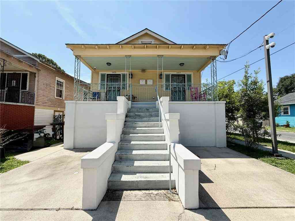 Multifamily For Rent - 1435 1/2 N Derbigny Street<br/> New Orleans, LA 70116