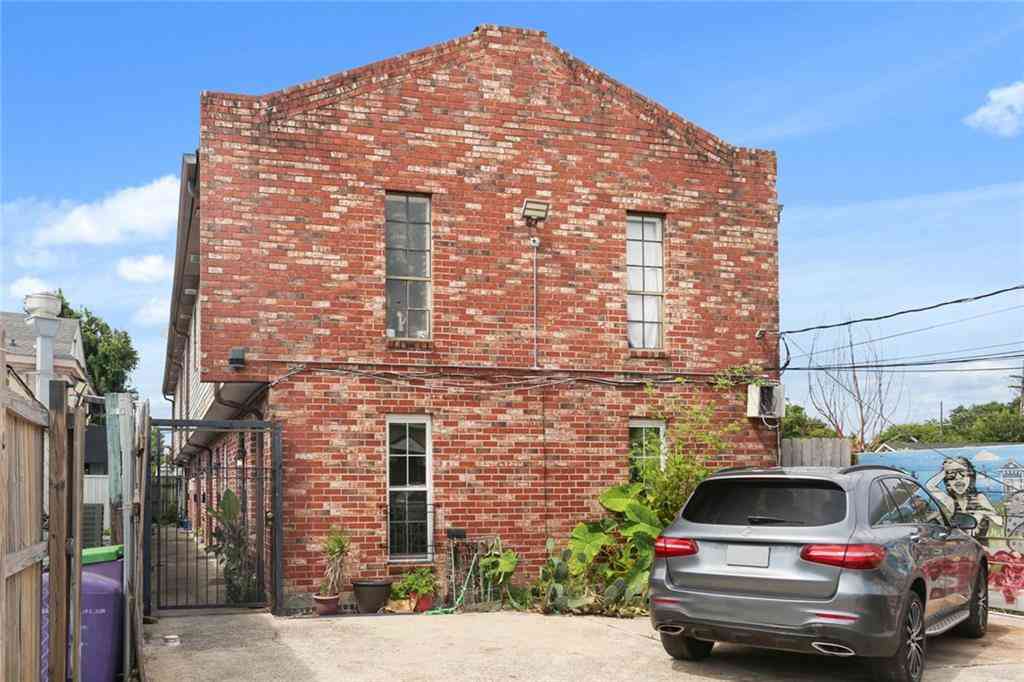 Townhouse For Sale - 1609 Urquhart Street<br/> New Orleans, LA 70116