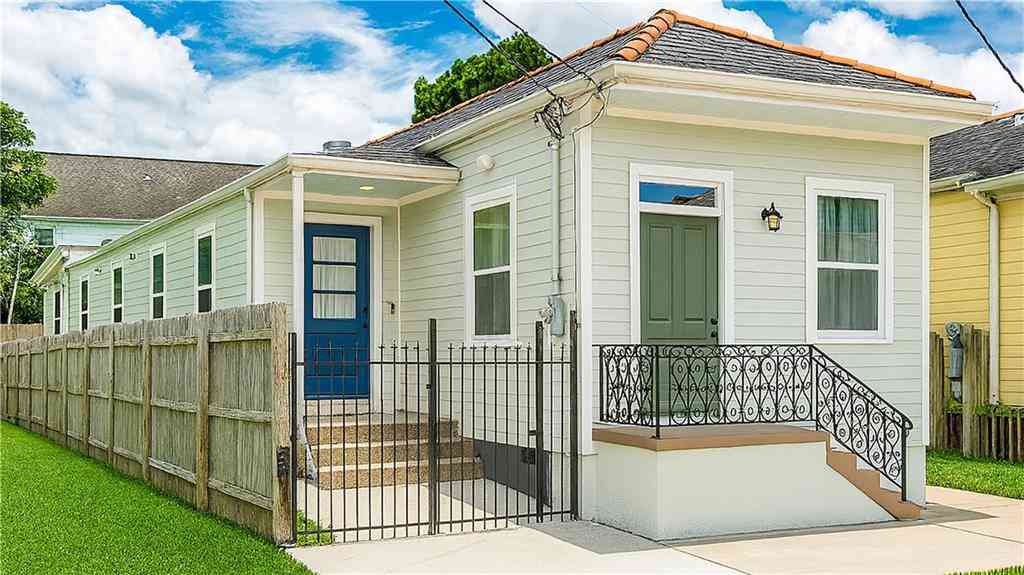 Homes For Sale - 528 S Rocheblave Street<br/> New Orleans, LA 70119