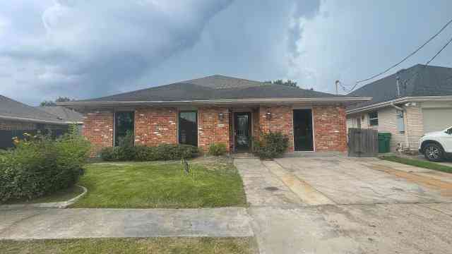 Homes For Sale - 1245 Aris Avenue<br/> Metairie, LA 70005