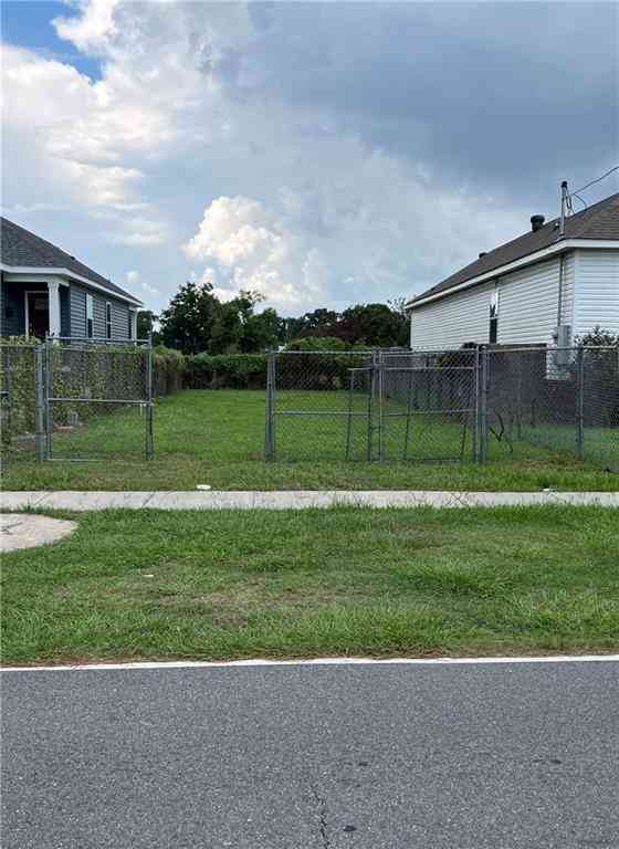 Vacant Land For Sale - 2218 Huey P. Long Avenue<br/> Gretna, LA 70053