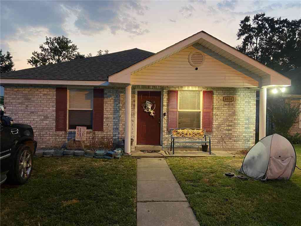 Homes For Sale - 4024 Regina Coeli Court<br/> Marrero, LA 70072