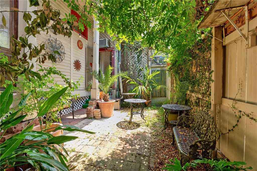 Homes For Sale - 1422 N Rampart Street<br/> New Orleans, LA 70116