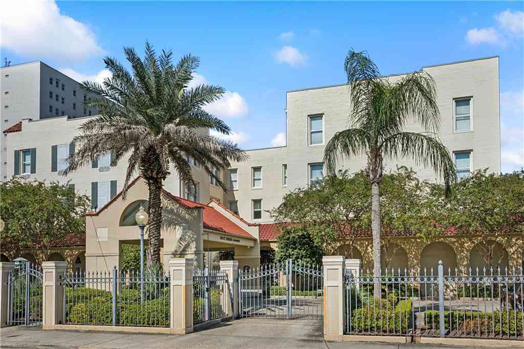 Condo For Sale - 1224 St Charles Avenue #214<br/> New Orleans, LA 70130