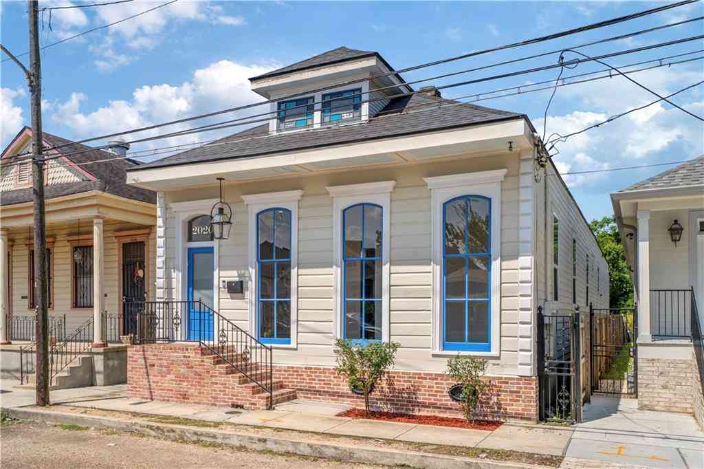 Homes For Sale - 2020 Mandeville Street<br/> New Orleans, LA 70117