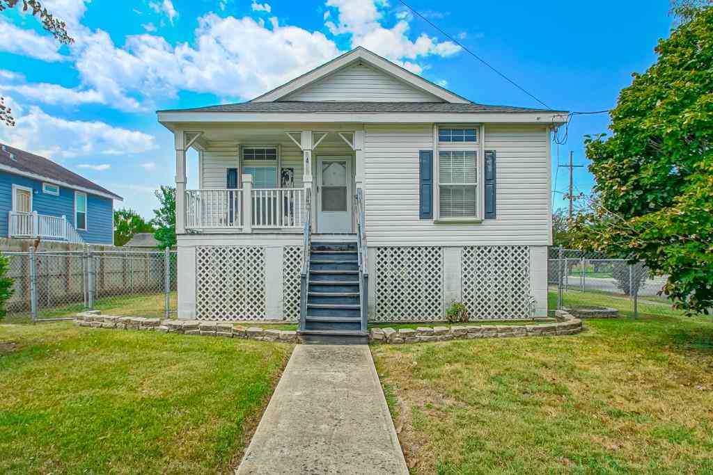 Homes For Sale - 5432 Baccich Street<br/> New Orleans, LA 70122