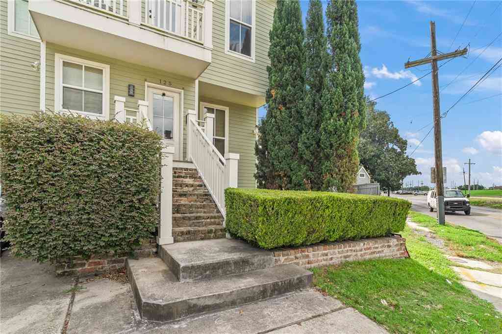 Homes For Sale - 125 Broadway Street<br/> New Orleans, LA 70118