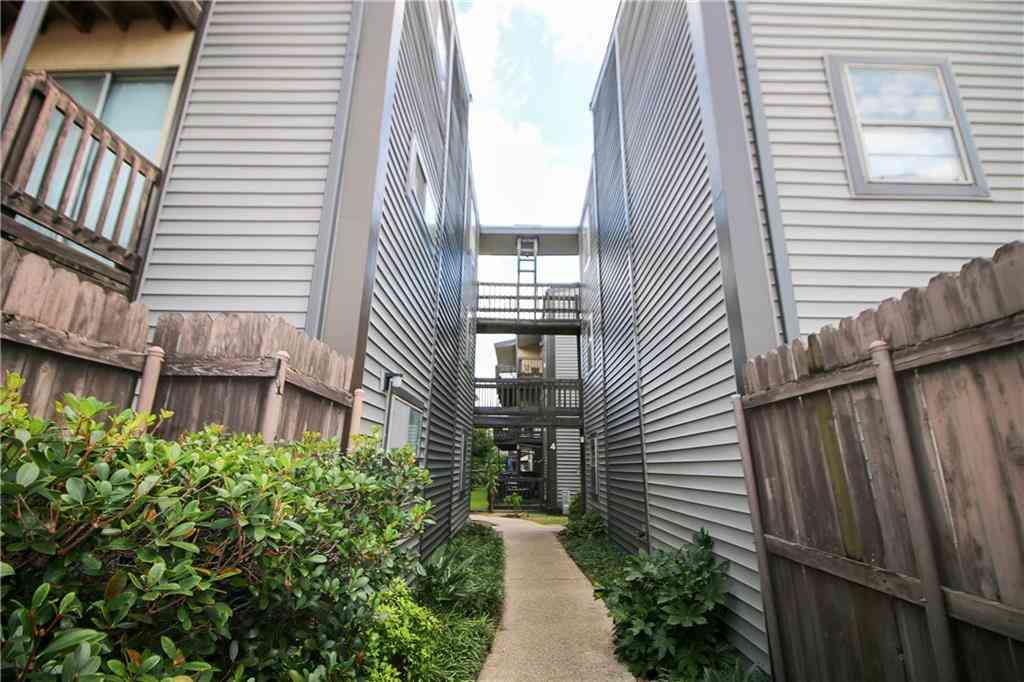 Condo For Sale - 2301 Edenborn Avenue #307<br/> Metairie, LA 70001