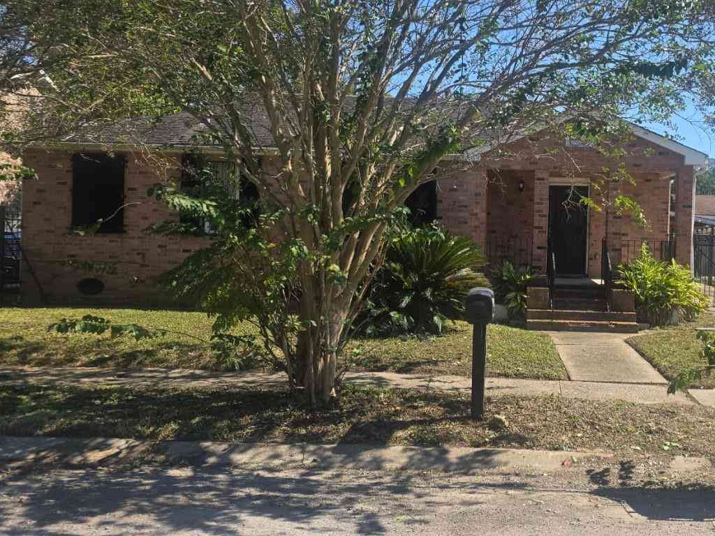 Homes For Sale - 4633 35 Camelia Street<br/> New Orleans, LA 70126