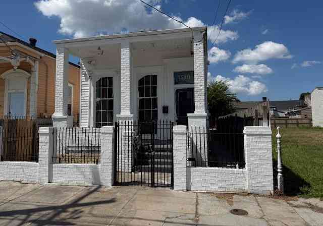 Homes For Sale - 1519 Baronne Street<br/> New Orleans, LA 70113