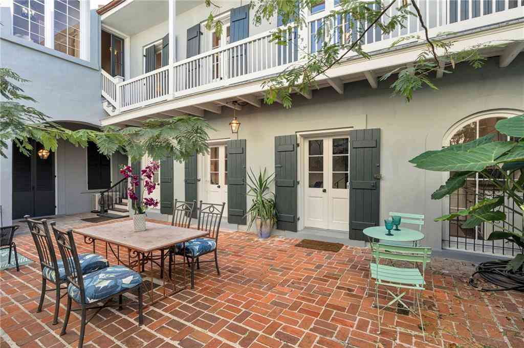 Condo For Sale - 415 Burgundy Street #1B<br/> New Orleans, LA 70112