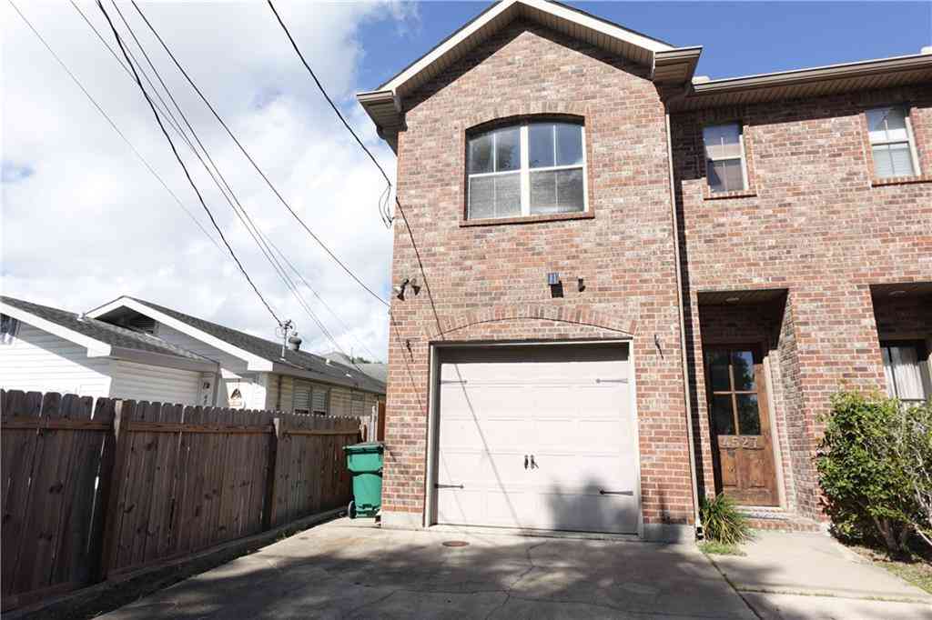 Villa For Sale - 4527 Camel Street<br/> Metairie, LA 70001