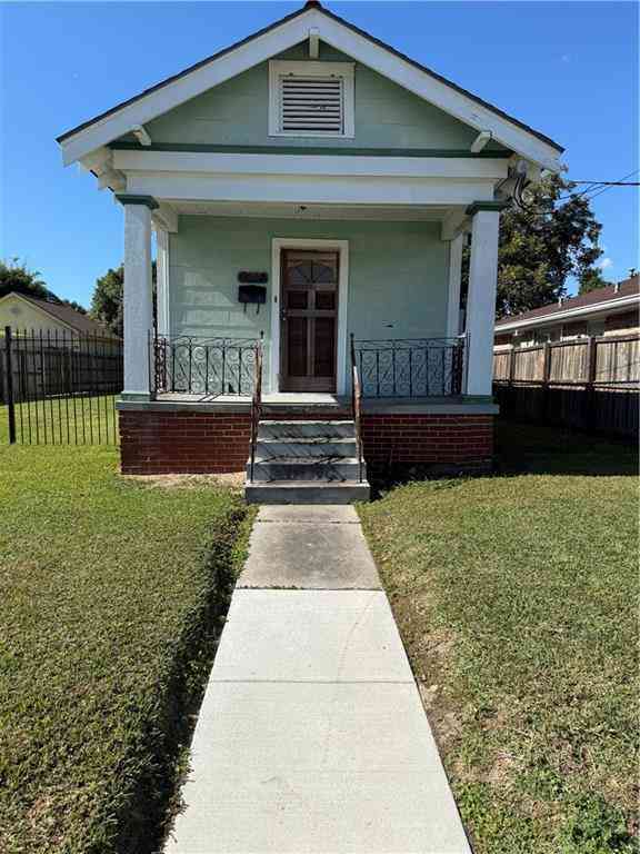 Homes For Sale - 5158 Painters Street<br/> New Orleans, LA 70122