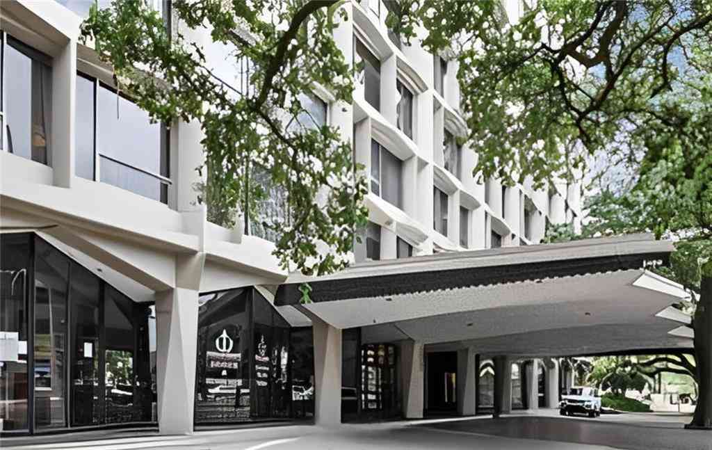 Condo For Rent - 2100 St Charles Avenue #3M<br/> New Orleans, LA 70130