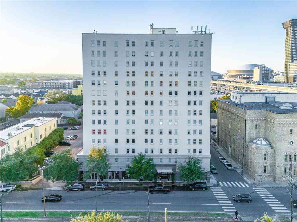 Condo For Sale - 1205 St Charles Avenue #302<br/> New Orleans, LA 70130