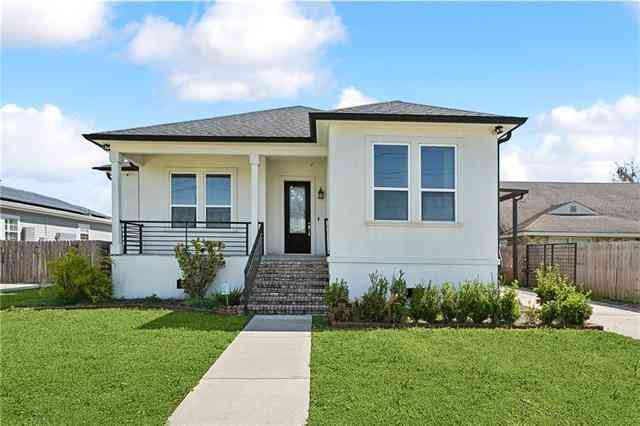 Homes For Sale - 5135 Cameron Boulevard<br/> New Orleans, LA 70122