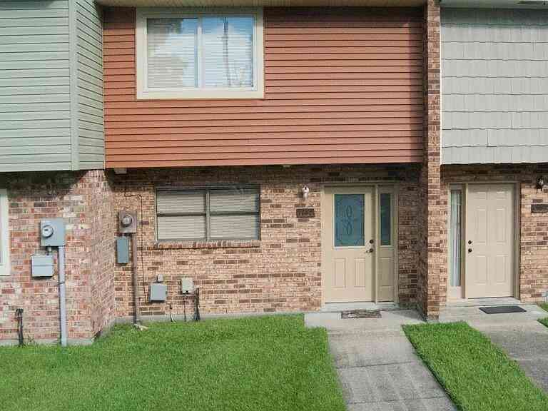 Villa For Sale - 5680 Tullis Drive<br/> New Orleans, LA 70131
