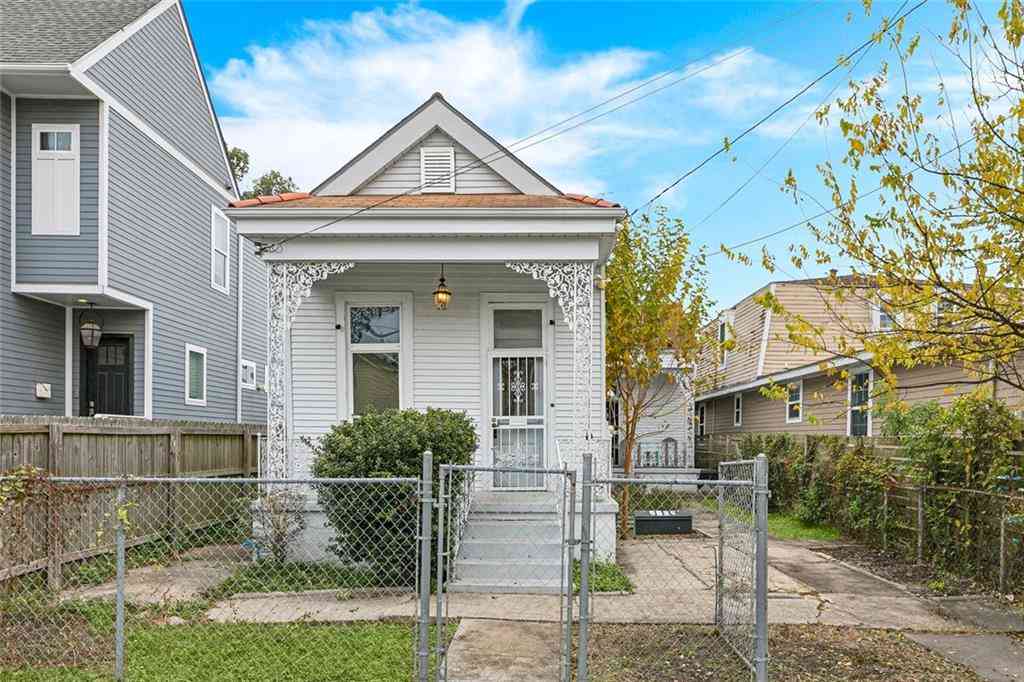 Homes For Sale - 2415 Amelia Street<br/> New Orleans, LA 70115