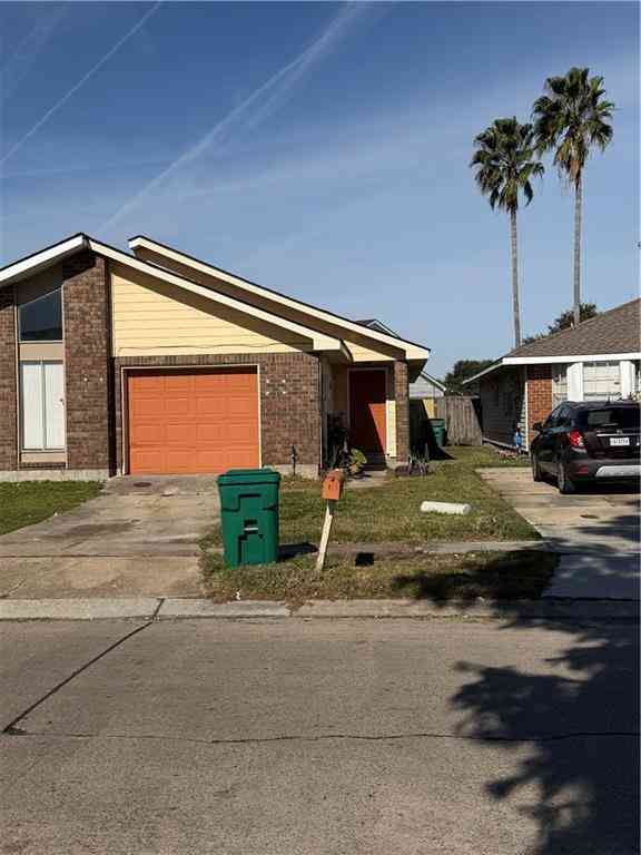 Villa For Sale - 2102 Lac La Belle Drive<br/> Harvey, LA 70058