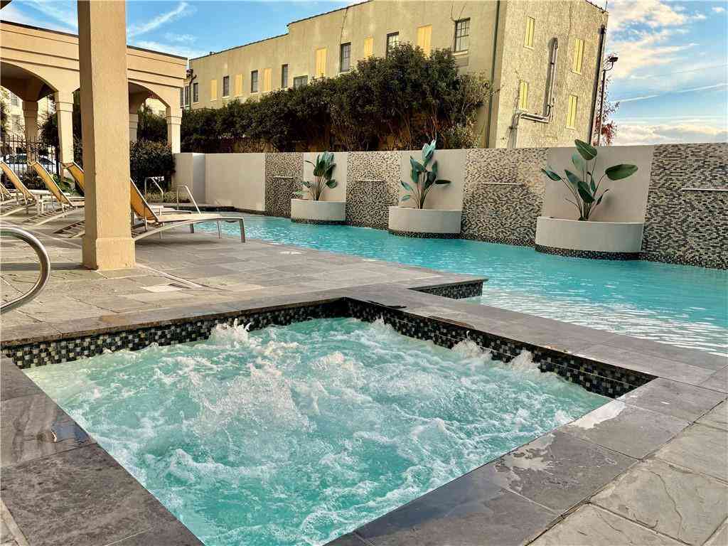 Condo For Rent - 1205 St Charles Avenue #1101<br/> New Orleans, LA 70130