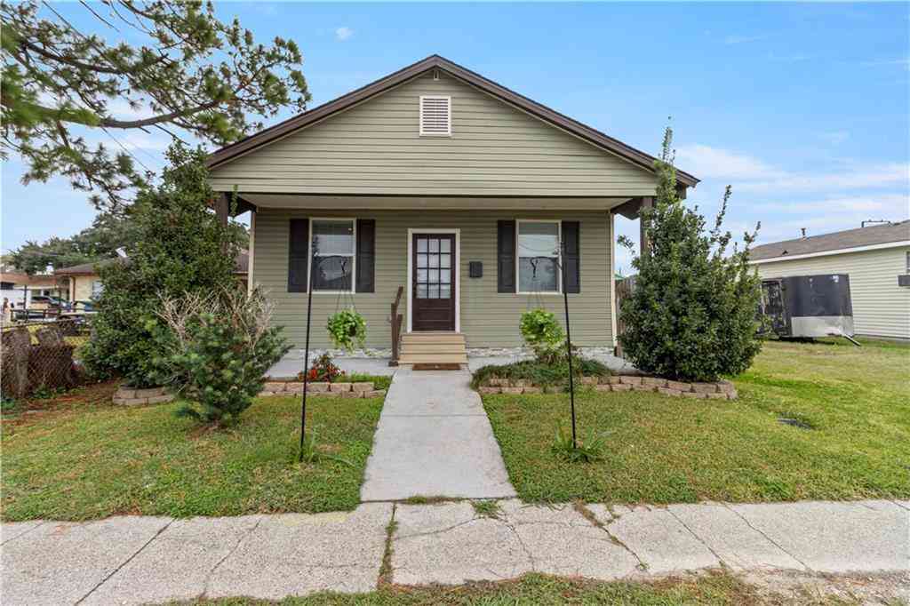 Homes For Sale - 305 Laroussini Street<br/> Westwego, LA 70094