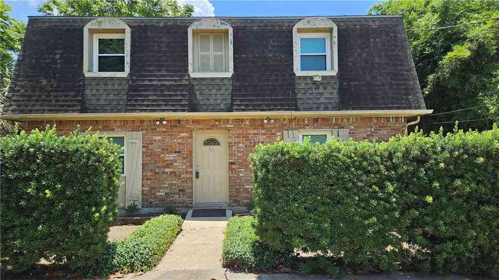 Townhouse For Rent - 312 W Esplanade Avenue<br/> Metairie, LA 70005