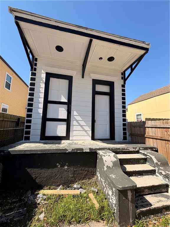 Homes For Sale - 631 S Lopez Street<br/> New Orleans, LA 70119