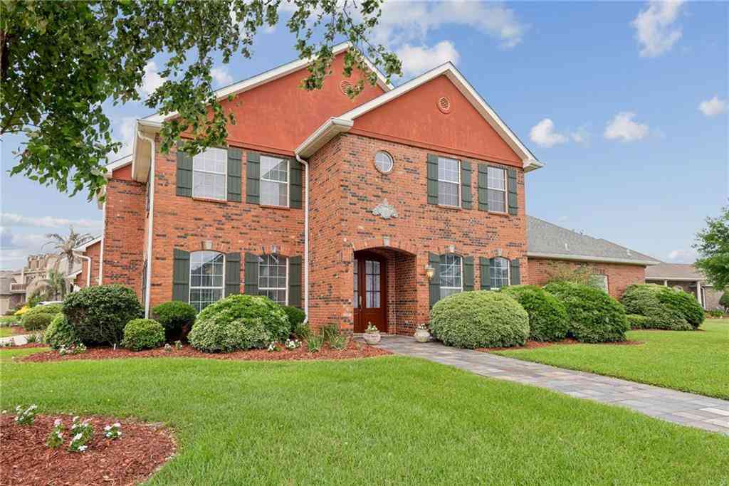 Homes For Sale - 2 Squirewood Court<br/> Harvey, LA 70058