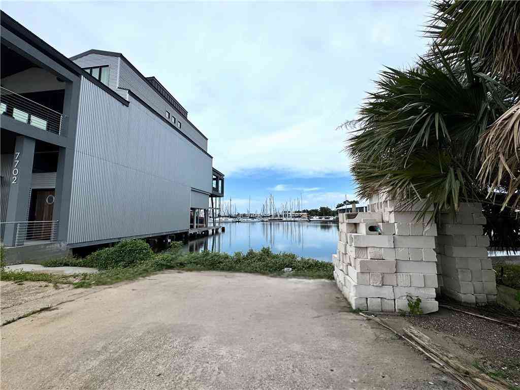 Vacant Land For Sale - 7700 Breakwater Drive<br/> New Orleans, LA 70124