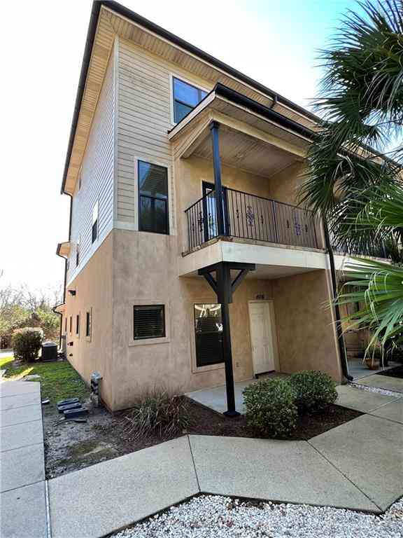 Townhouse For Rent - 810 Lafitte Street #105<br/> Mandeville, LA 70448