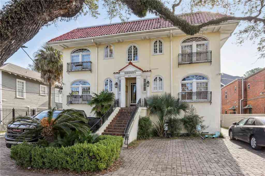 Condo For Sale - 2615 S Carrollton Avenue #D<br/> New Orleans, LA 70118