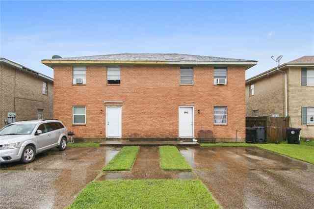 Townhouse For Sale - 6940 42 Bundy Road<br/> New Orleans, LA 70127
