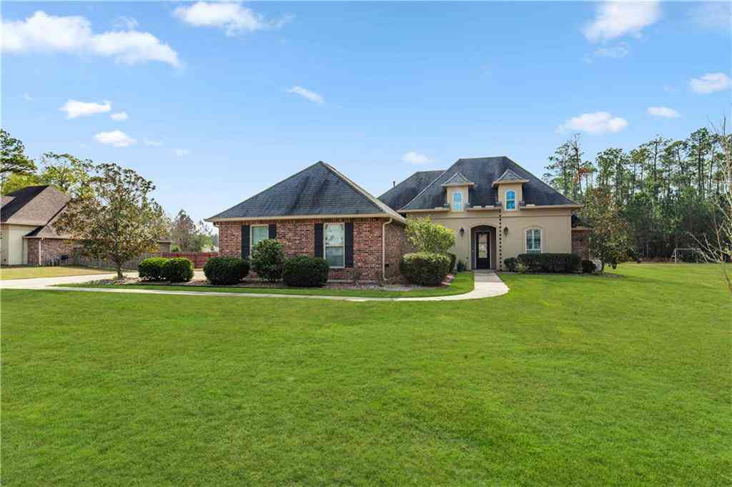 Homes For Sale - 402 Long Lake Drive<br/> Covington, LA 70435