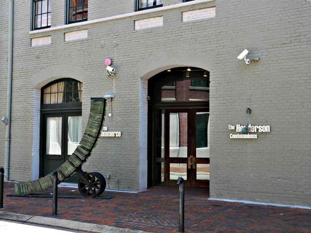 Homes For Rent - 700 Commerce Street #109<br/> New Orleans, LA 70130