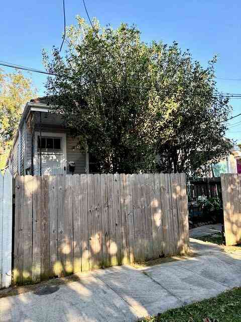 Homes For Sale - 1210-12 Burdette Street<br/> New Orleans, LA 70118