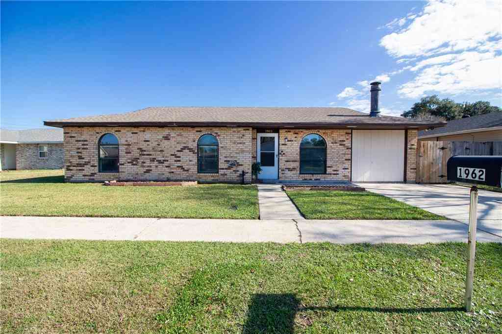 Homes For Sale - 1962 Longwood Court<br/> La Place, LA 70068