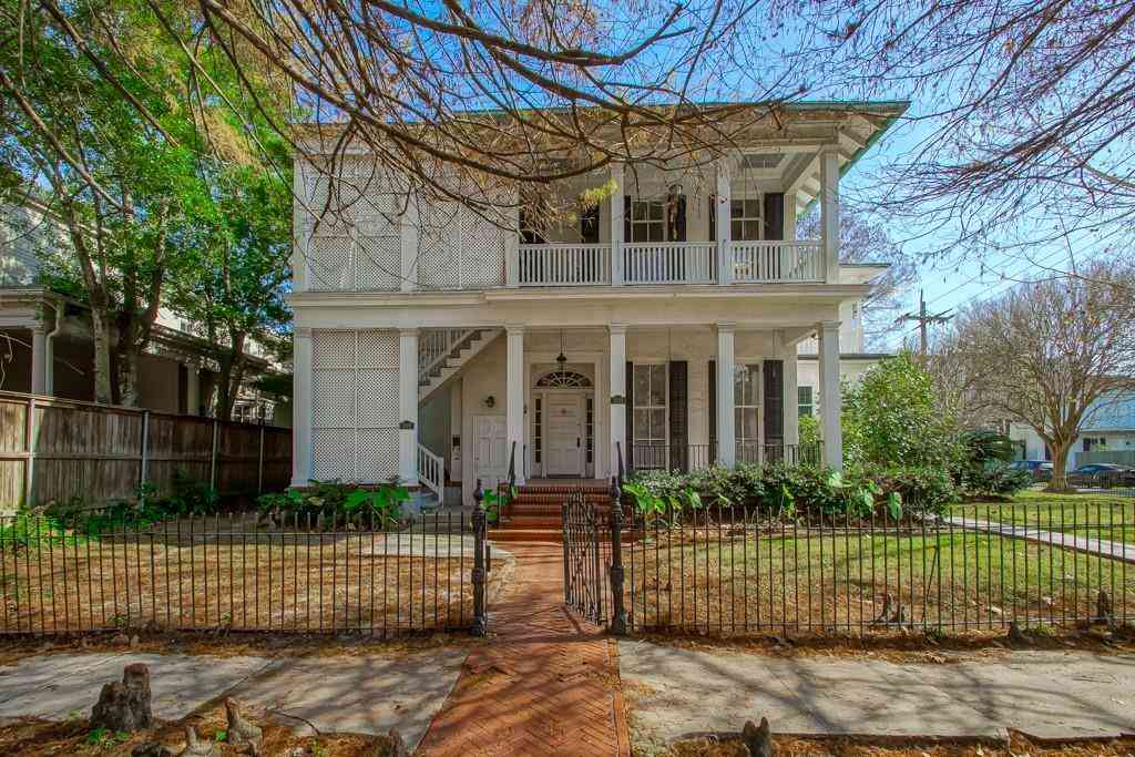 Homes For Sale - 1803 Calhoun Street<br/> New Orleans, LA 70118