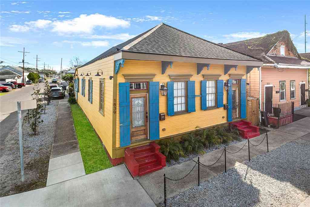 Homes For Sale - 1837-39 Touro Street<br/> New Orleans, LA 70116