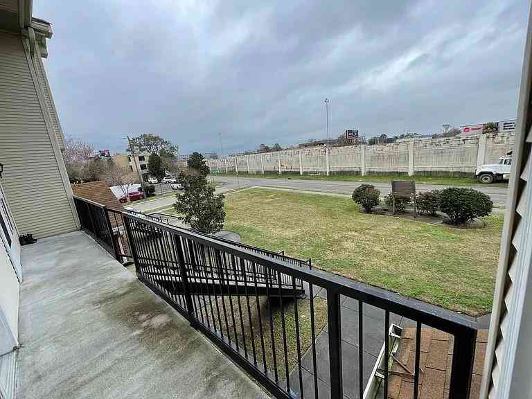 Homes For Rent - 2500 Manson Ave Avenue #205<br/> Metairie, LA 70001