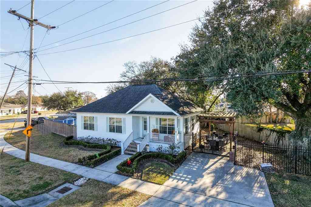 Homes For Sale - 22 Creagan Avenue<br/> Gretna, LA 70053