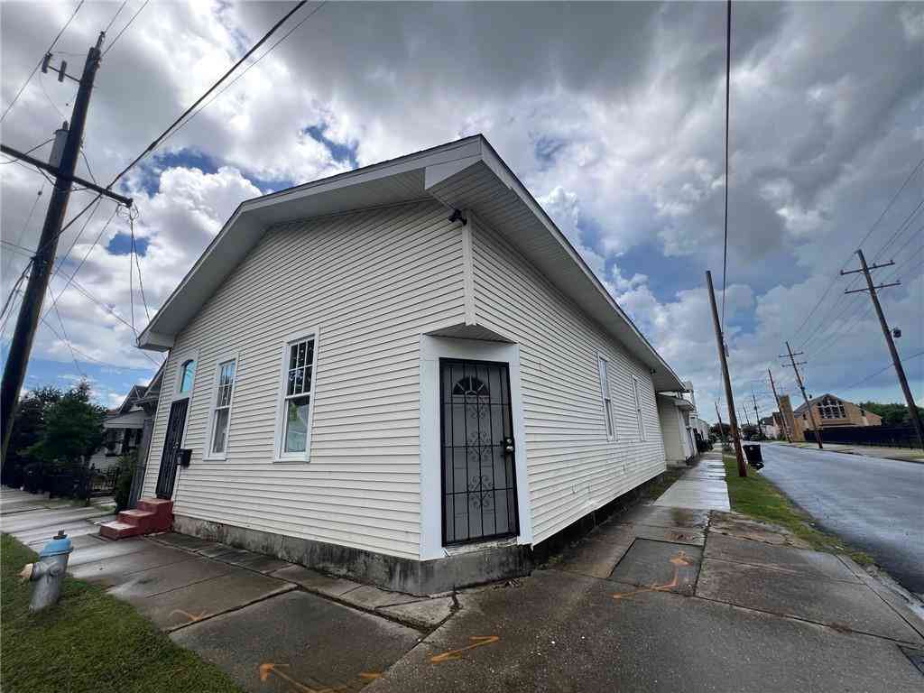 Homes For Sale - 3701 Baronne Street<br/> New Orleans, LA 70115