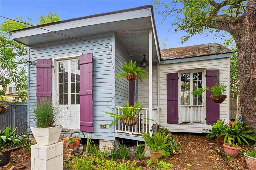 Multifamily For Rent - 2021 Burgundy Street #REAR<br/> New Orleans, LA 70116
