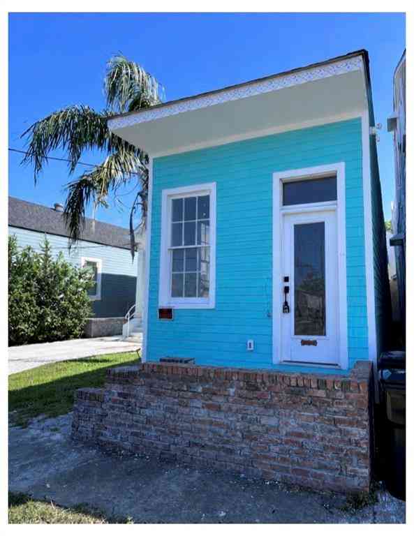 Homes For Sale - 1917 Governor Nicholls Street<br/> New Orleans, LA 70116